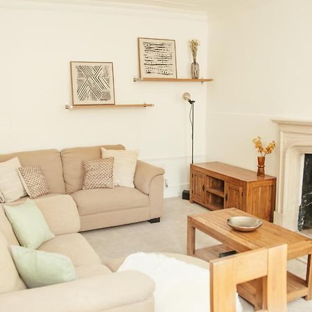 Garden Flat In Period Property Centrally Located Bath Exterior photo