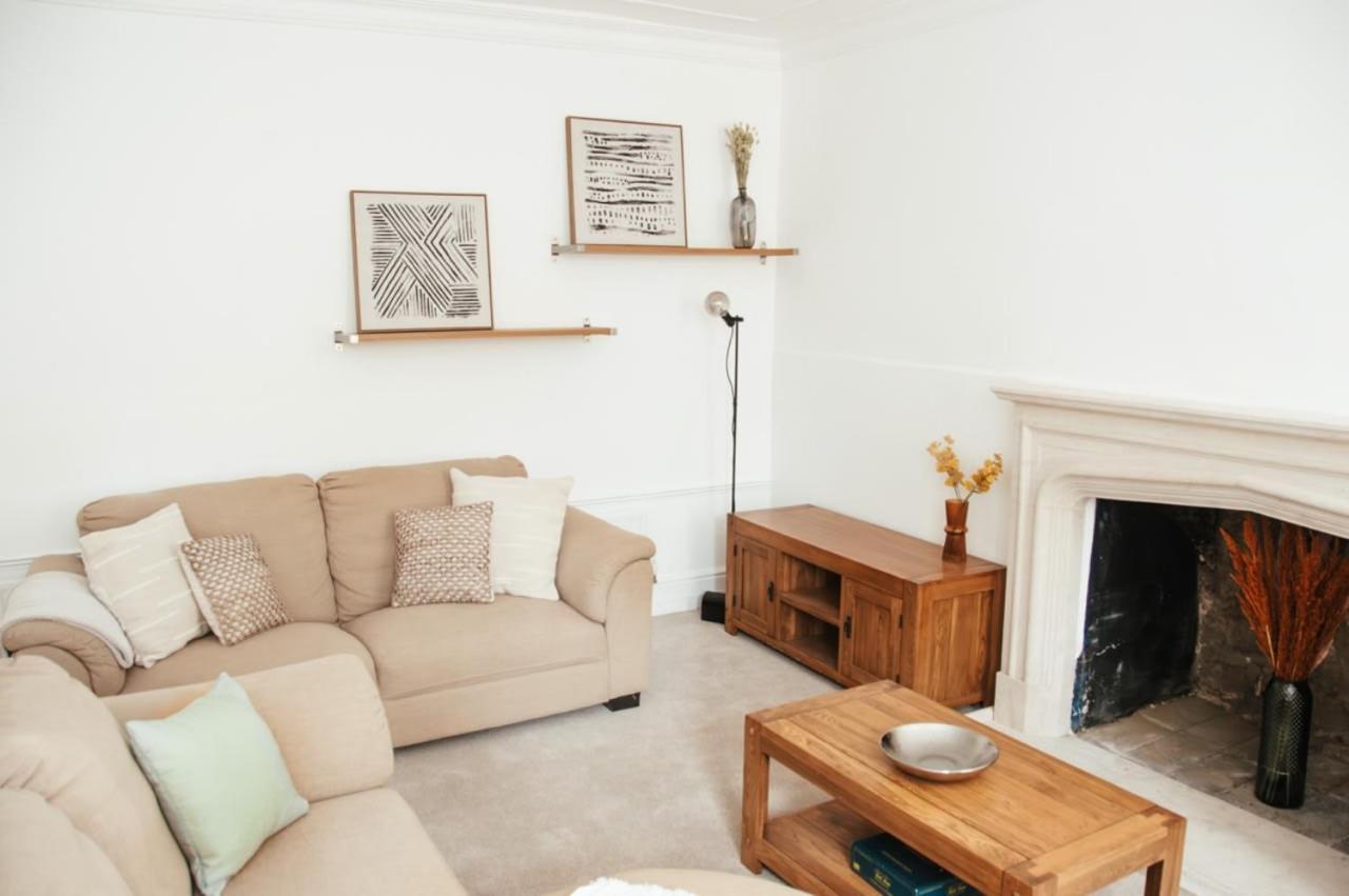 Garden Flat In Period Property Centrally Located Bath Exterior photo