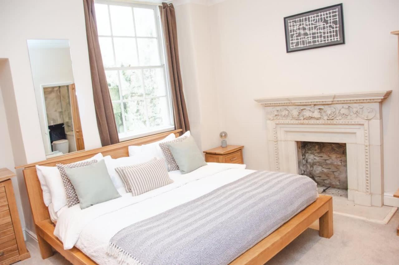 Garden Flat In Period Property Centrally Located Bath Exterior photo