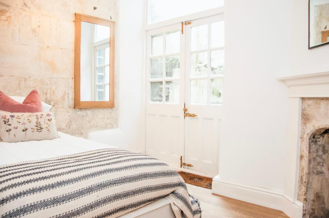 Garden Flat In Period Property Centrally Located Bath Exterior photo